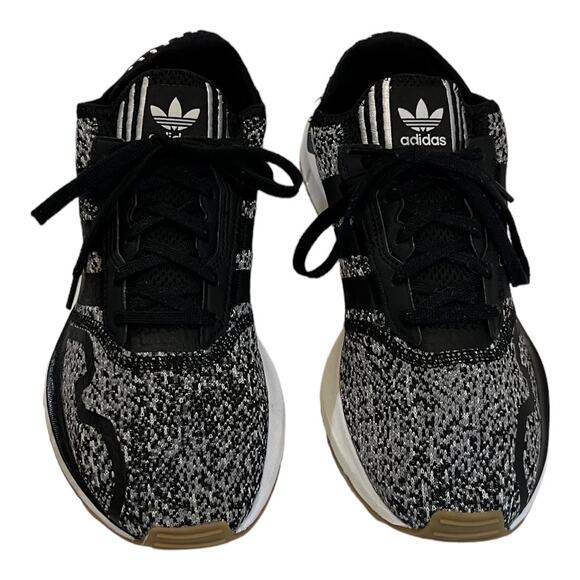 Adidas Men\'s Swift Essential Sneaker, Black/Black/White size 10 main image 6